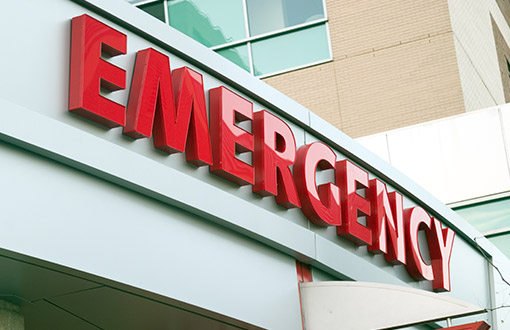 an emergency room sign