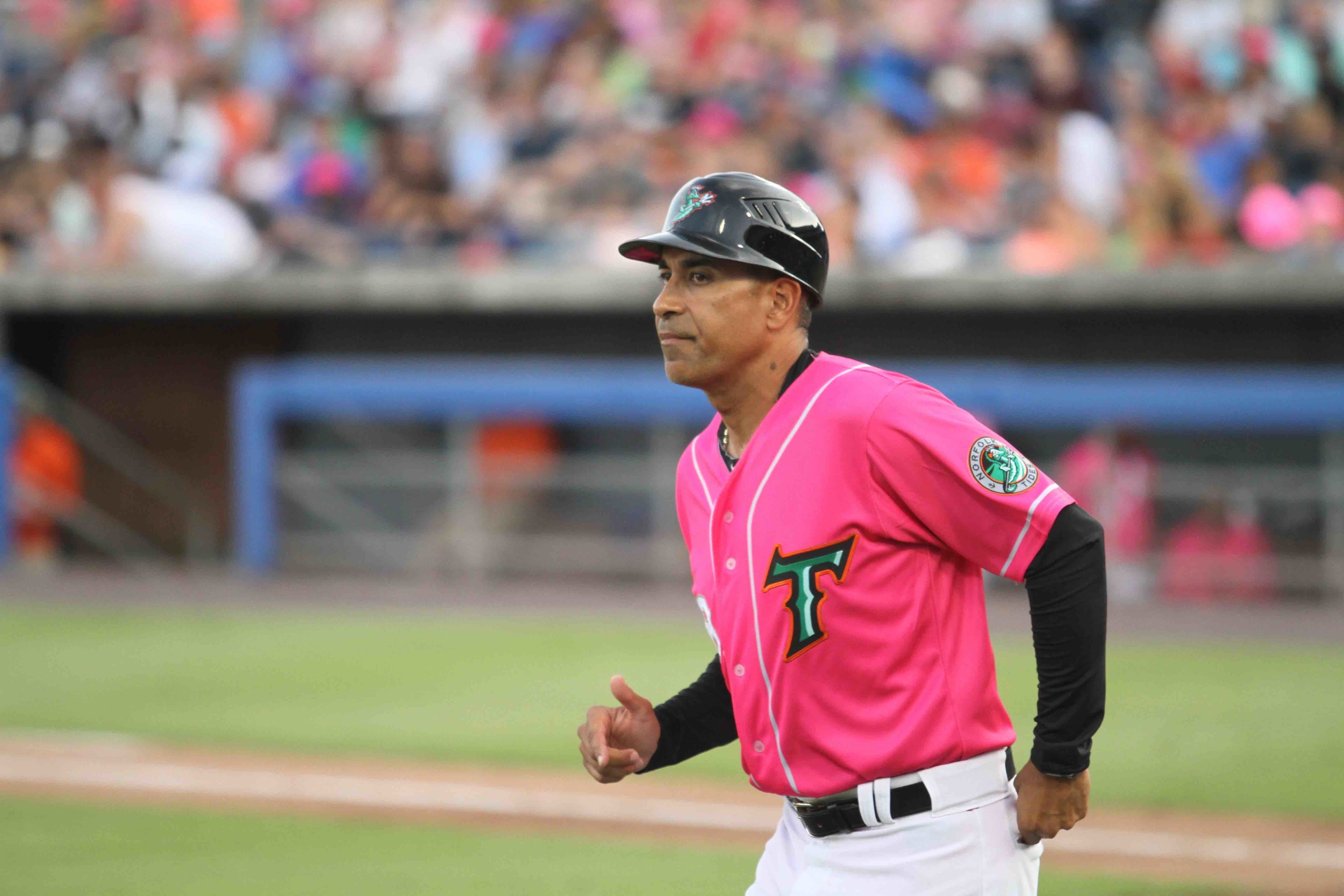 Tides player in pink jersey