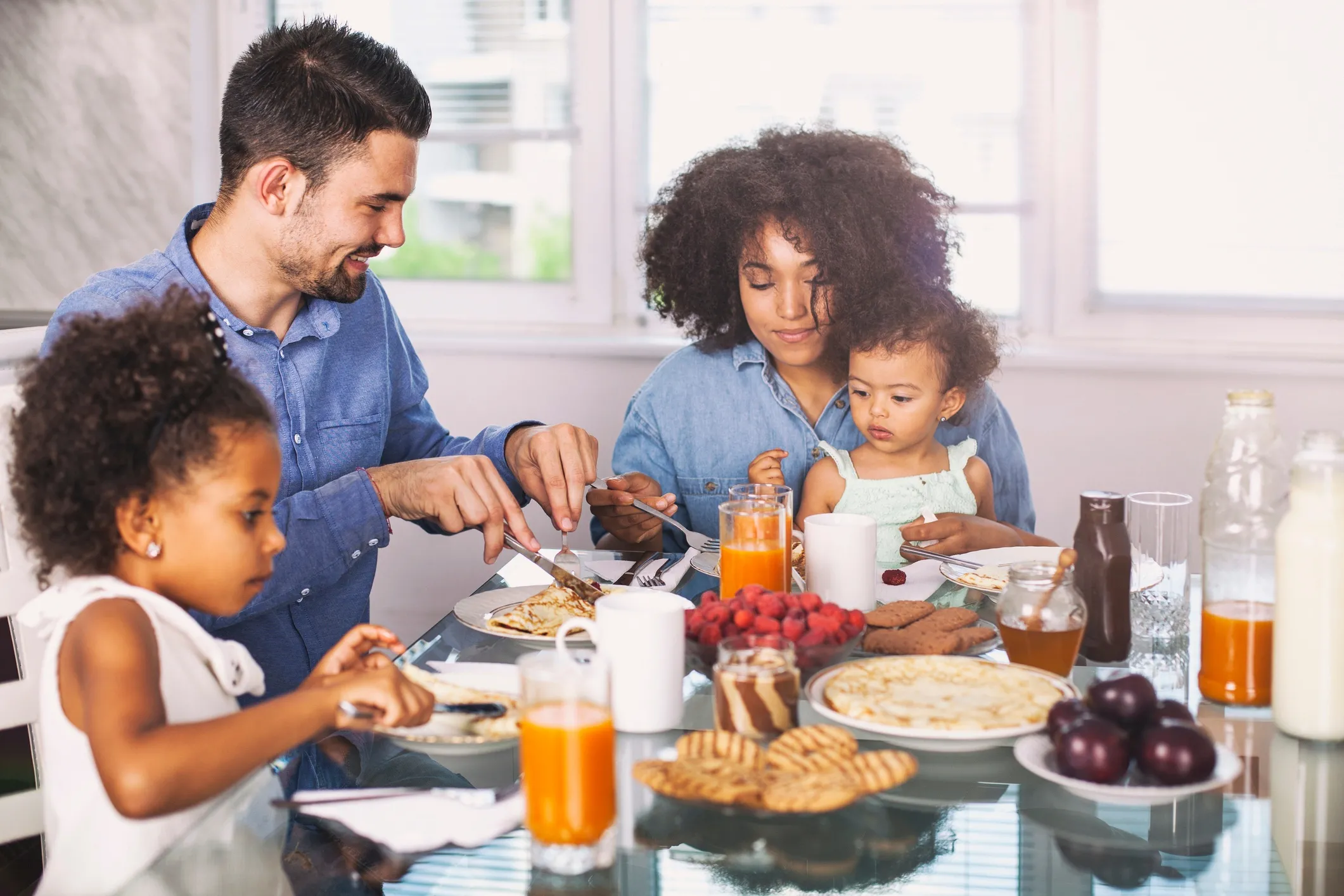 mom and family eating together