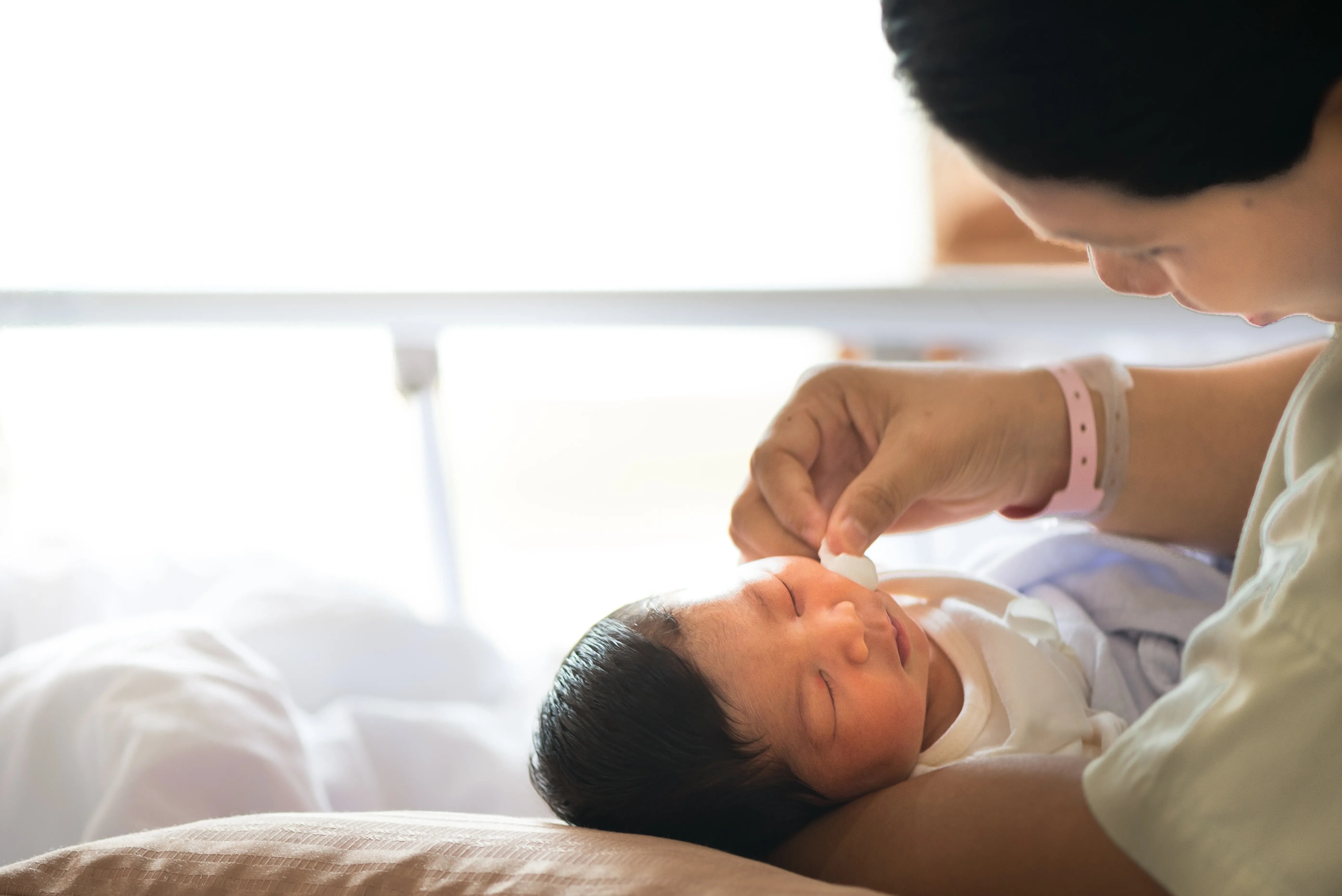 first hours of breastfeeding